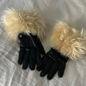 UGG shearling and leather gloves. Size M